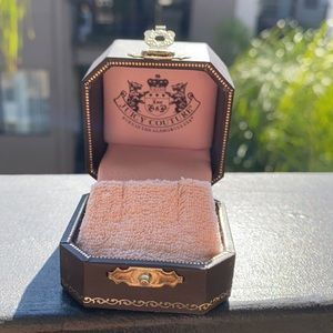 NWT JUICY COUTURE EARRING BOX📦